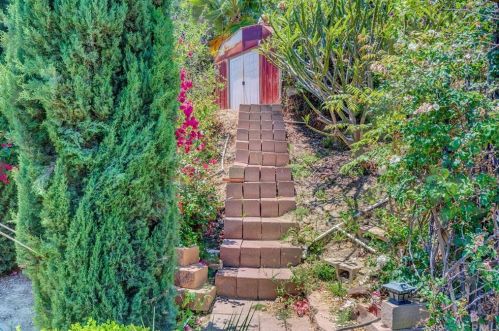 1050 Avocado Crst Rd, La Habra CA 90631-8108 exterior