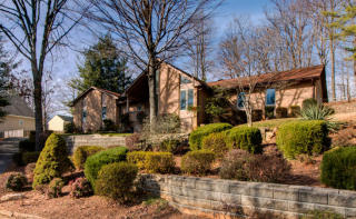 1342 Chestnut Mountain Dr, Vinton, VA 24179-1724