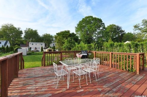 612 3rd Ave, Elwood NY  11731-3435 exterior