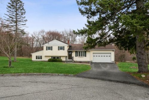 3365 Peter Ln, Yorktown Hgts, NY 10598-1923