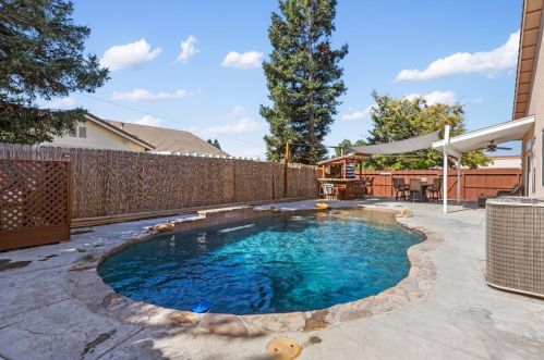 5643 Arnerich Ct, Riverbank CA  95367-9541 exterior