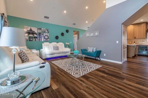 4376 Ish Dr, Simi Valley CA  93063-2945 exterior