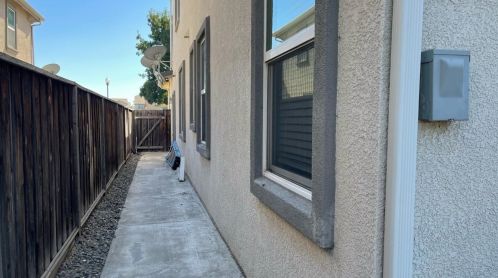 345 Scrub Oak Dr, Lathrop CA  95330-8689 exterior