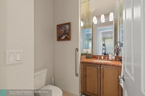 7062 Great Falls Cir, Boynton Beach FL  33437-3998 exterior