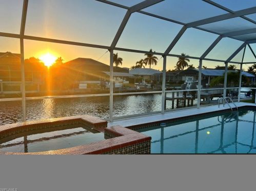 380 Marquesas Ct, Marco Island, FL 34145-2712
