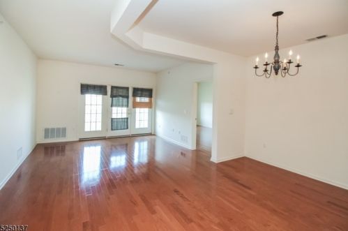 5018 Brookfield Glen Dr, Belvidere, NJ 07823-2858