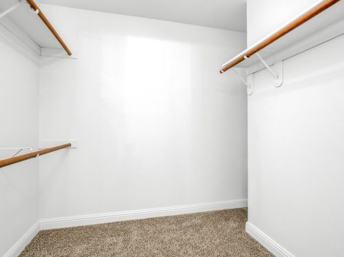 855 Mount Whitney Ave, Laton CA  93242-9724 exterior