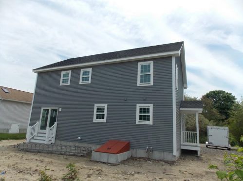 47 Lakeworth Ave, South Kingstown, RI 02882-4410