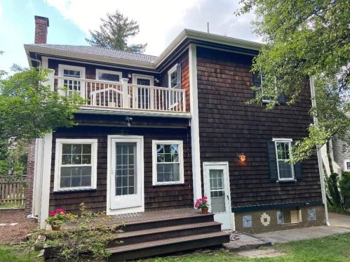 359 Morris Ave, Providence, RI 02906-2610