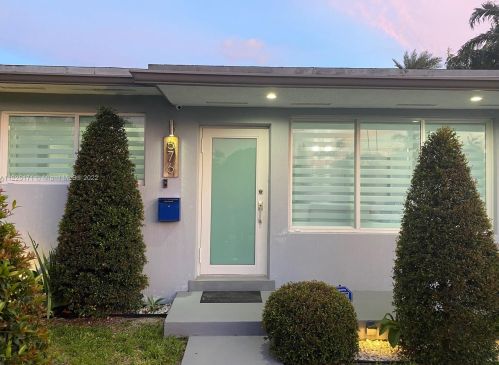 576 53rd St, Hialeah, FL 33013-1656