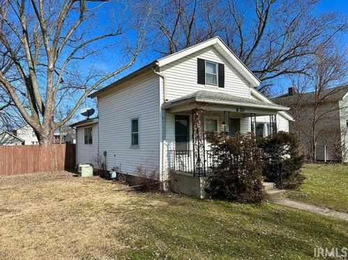 620 4th St, Mishawaka, IN 46544-2231