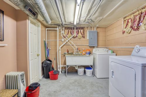 4868 40, Milwaukee WI 53209-5204 exterior