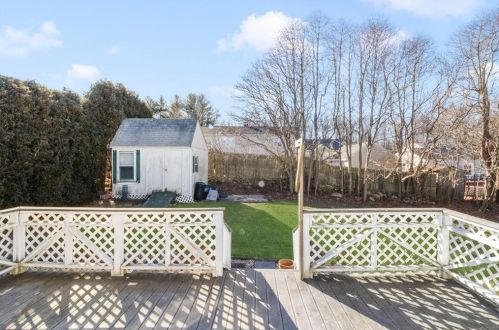 59 Grinnell Ave, Tiverton RI  02878-1901 exterior