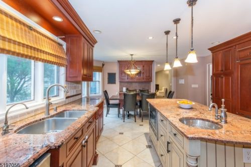 9 Memory Ln, Dover NJ  07869-4205 exterior