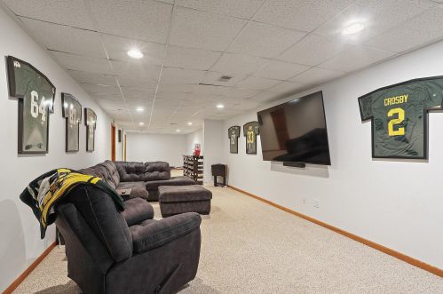 811 River Bluff Dr, Manitowoc WI  54220-8309 exterior