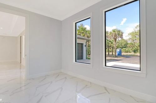 2565 60 Ave, Naples FL 34120-2684 exterior