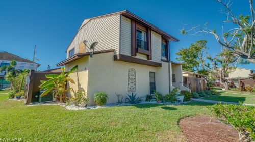 624 12th Ct, Cape Coral, FL 33990-2920