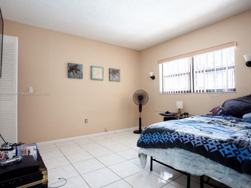 14560 Balgowan Rd, Hialeah FL  33016-6438 exterior