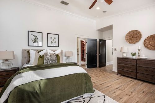 5250 Appian Way, Long Beach CA  90803-1901 exterior