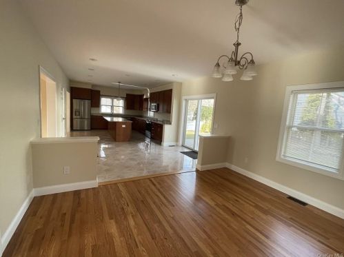 3 Stratford Rd, New Rochelle NY  10804-2519 exterior