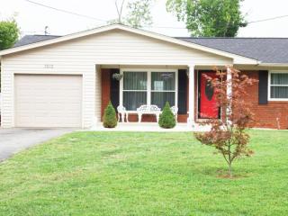 3212 Walnoaks Rd, Knoxville, TN 37921-1227