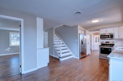 50 Bette Dr, Manchester CT  06040-6814 exterior