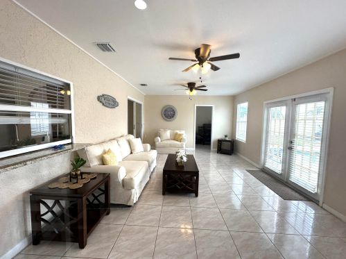 2062 Floresta Dr, Fort Pierce FL  34984-4706 exterior