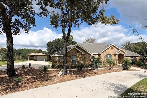 137 Copper Ridge Dr, Lavernia, TX 78121-4794