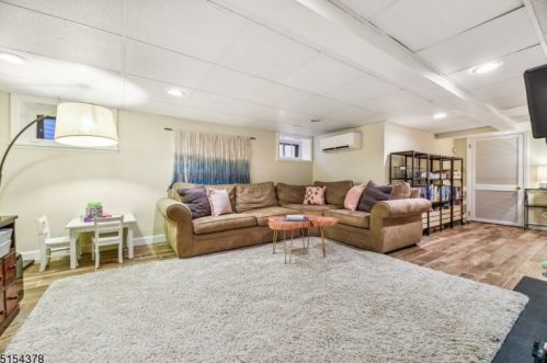 6 Claremont Pl, Bloomfield NJ 07003-3017 exterior