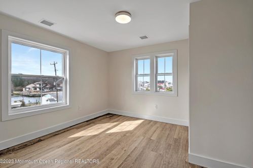 1217 Niihau Dr, Lacey NJ  08731-4702 exterior