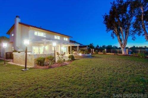 7060 Dennison St, San Diego CA 92122-2431 exterior