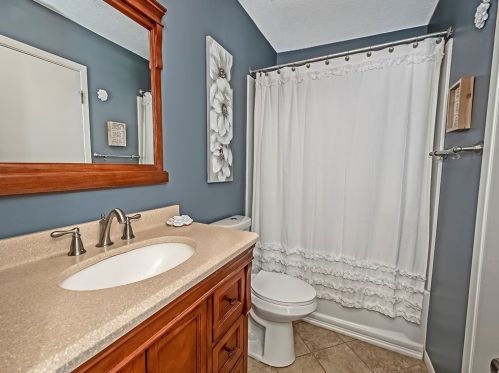 305 Canterbury Ct, Oakmont PA  15139-1177 exterior