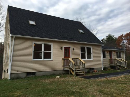 1271 Montalona Rd, Goffstown NH  03045-4312 exterior