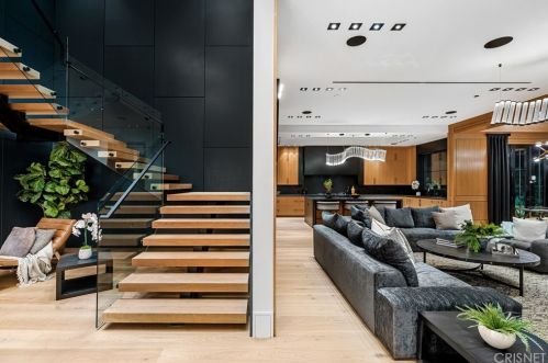 4508 Haskell Ave, Van Nuys CA  91436-3148 exterior