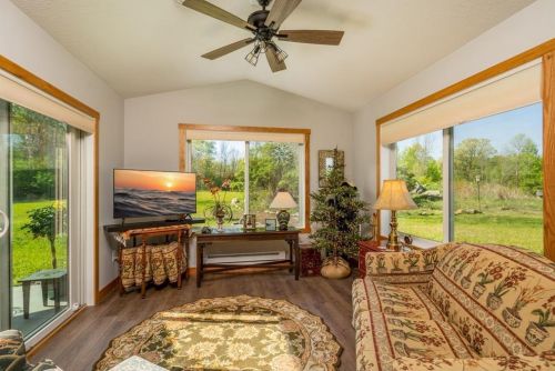648 Kreekview Dr, East Farmington WI  54020-5860 exterior