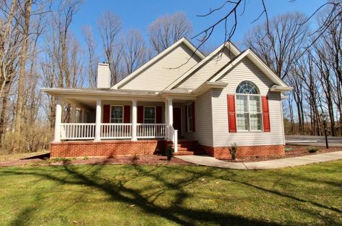 6285 Hilltop Rd, Orefield, PA 18069-8905