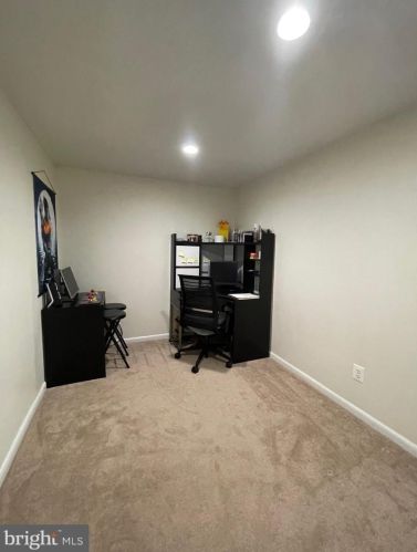 5616 Roundtree Dr, Woodbridge VA  22193-3707 exterior