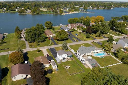 1239 Choctaw Dr, London OH  43140-8726 exterior