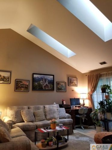 2210 Candlelight Ct, Helmetta, NJ 08828-1148