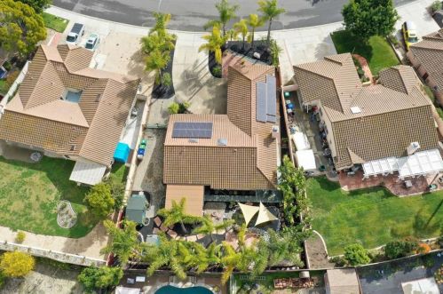 32 Avenida Descanso, Oceanside, CA 92057-6033