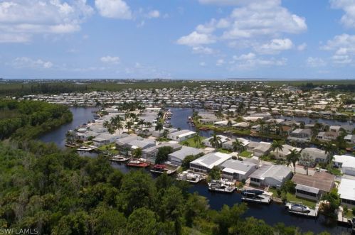 17550 Peppard Dr, Fort Myers Beach FL  33931-7141 exterior