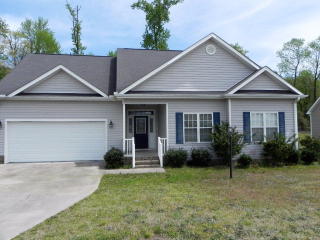 220 Starcrest Dr, Pikeville NC  27863-9550 exterior