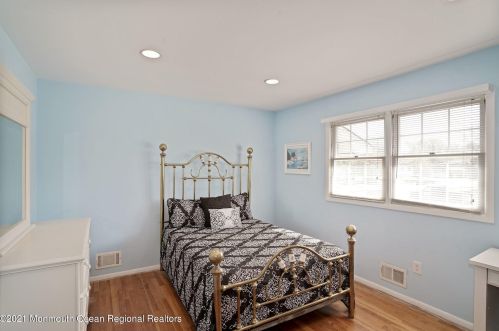 412 Valley Way, Bricktown NJ  08723-4914 exterior