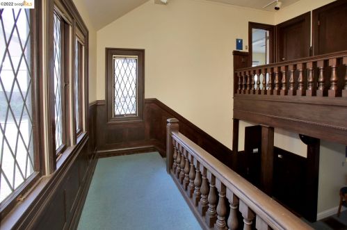 400 34 St, Oakland CA 94608-4211 exterior