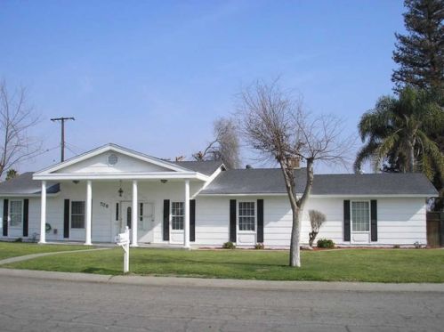 706 Sierra St, Porterville, CA 93257-5546