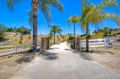 37550 Avenida Bravura, Temecula CA  92592-9054 exterior