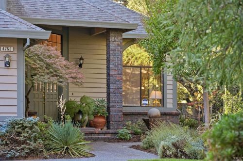 4752 Hillsboro Cir, Santa Rosa, CA 95405-8784