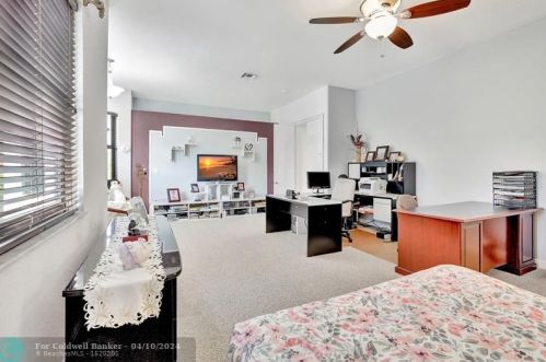 5098 168 Ave, Hollywood FL  33027-4913 exterior