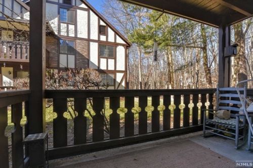 601 Mark Twain Way, Mahwah NJ  07430-3475 exterior