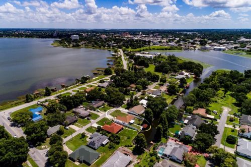 1426 Avenue H, Winter Haven FL  33881-4353 exterior